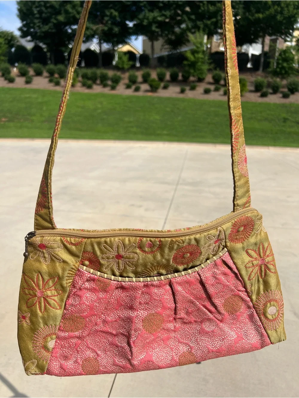 Maruca Floral Embroidered Women's Shoulder Bag